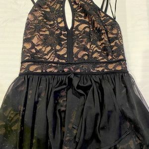 Long and pretty black dress!!